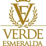 Logo Vertical Verde Esmeralda ORO