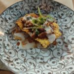 Lasagna crujiente, guiso de chivo lechal malagueño y crema