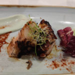 Pulpo a la parrilla con mahonesa de placton y de pimiento picado