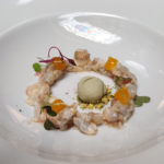 Ajoblanco con gel de mango y helado de pistacho